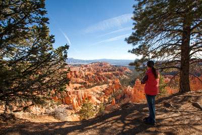 Fourteen overlooks are classified as accessible at Bryce Canyon, many with relatively level and paved short paths along the canyon’s rim. 